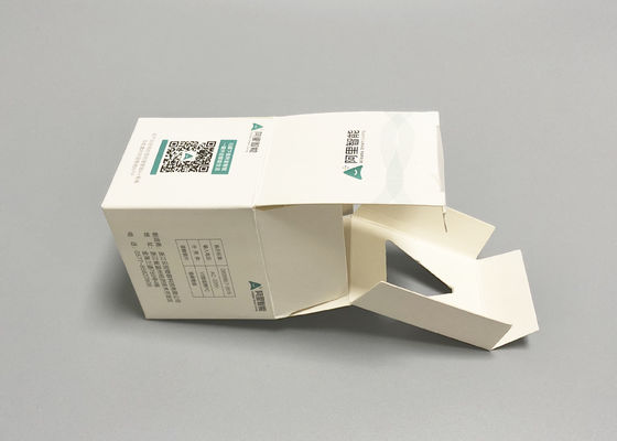 Boîte faite sur commande décorative d'emballage de produit de forme rectangulaire avec le vernissage simple de couleur
