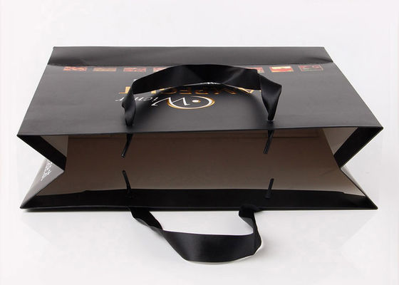 Sacs en papier faits sur commande mats noirs avec des poignées, sacs en papier imprimés par poignée de ruban