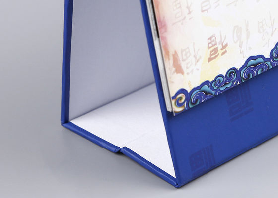 Calendrier mat de bureau de fond de carton de finissage avec l'attache en spirale en métal blanc