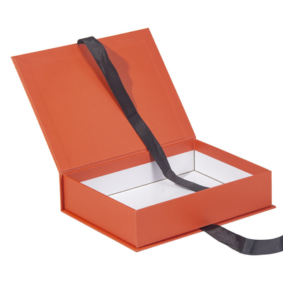 boîtes de empaquetage du cadeau 120gsm rigide CMYK Pantone avec la fermeture de ruban