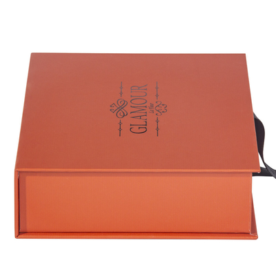 boîtes de empaquetage du cadeau 120gsm rigide CMYK Pantone avec la fermeture de ruban