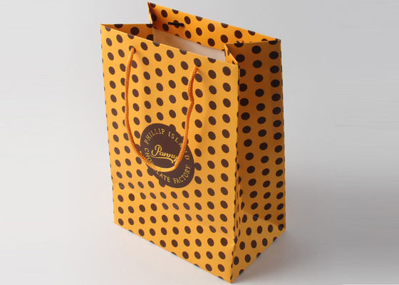 Sacs décoratifs d'emballage de cadeau de poignée en nylon avec le timbre de feuille d'or et le modèle de point chauds