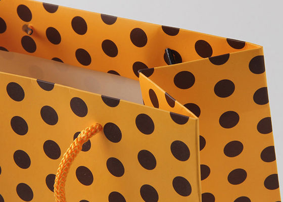 Sacs décoratifs d'emballage de cadeau de poignée en nylon avec le timbre de feuille d'or et le modèle de point chauds